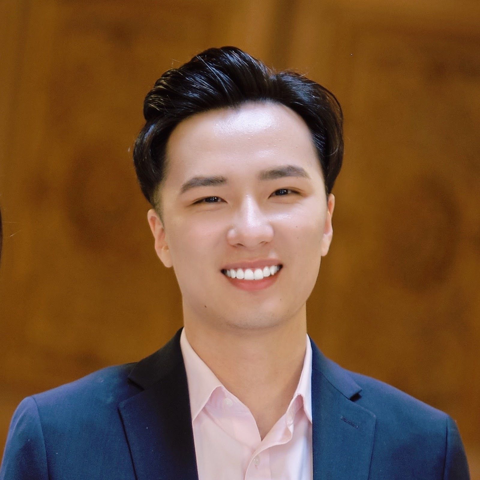 Xin Ding headshot