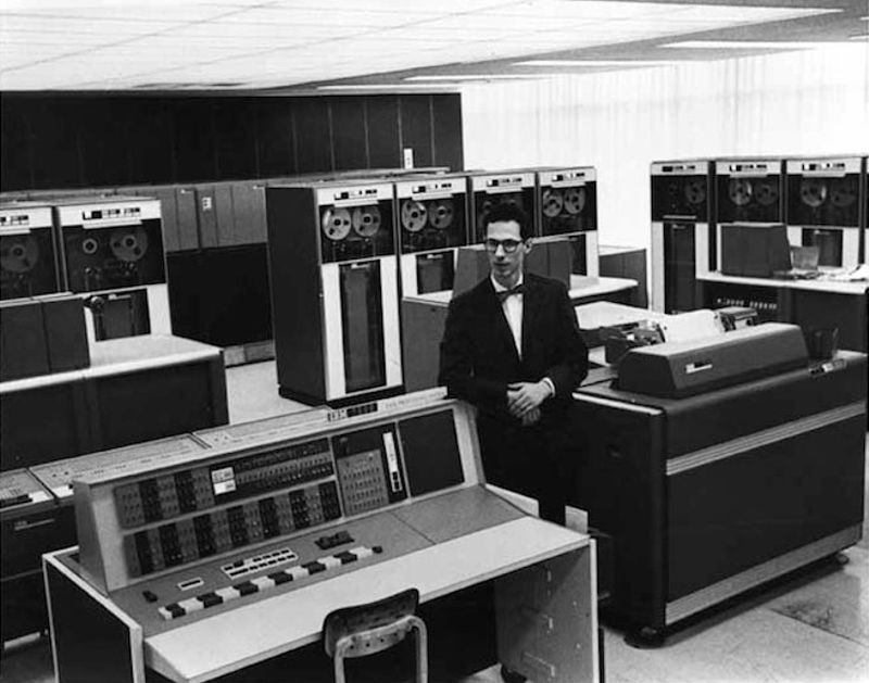 Fernando Corbató with MIT's IBM 7090
